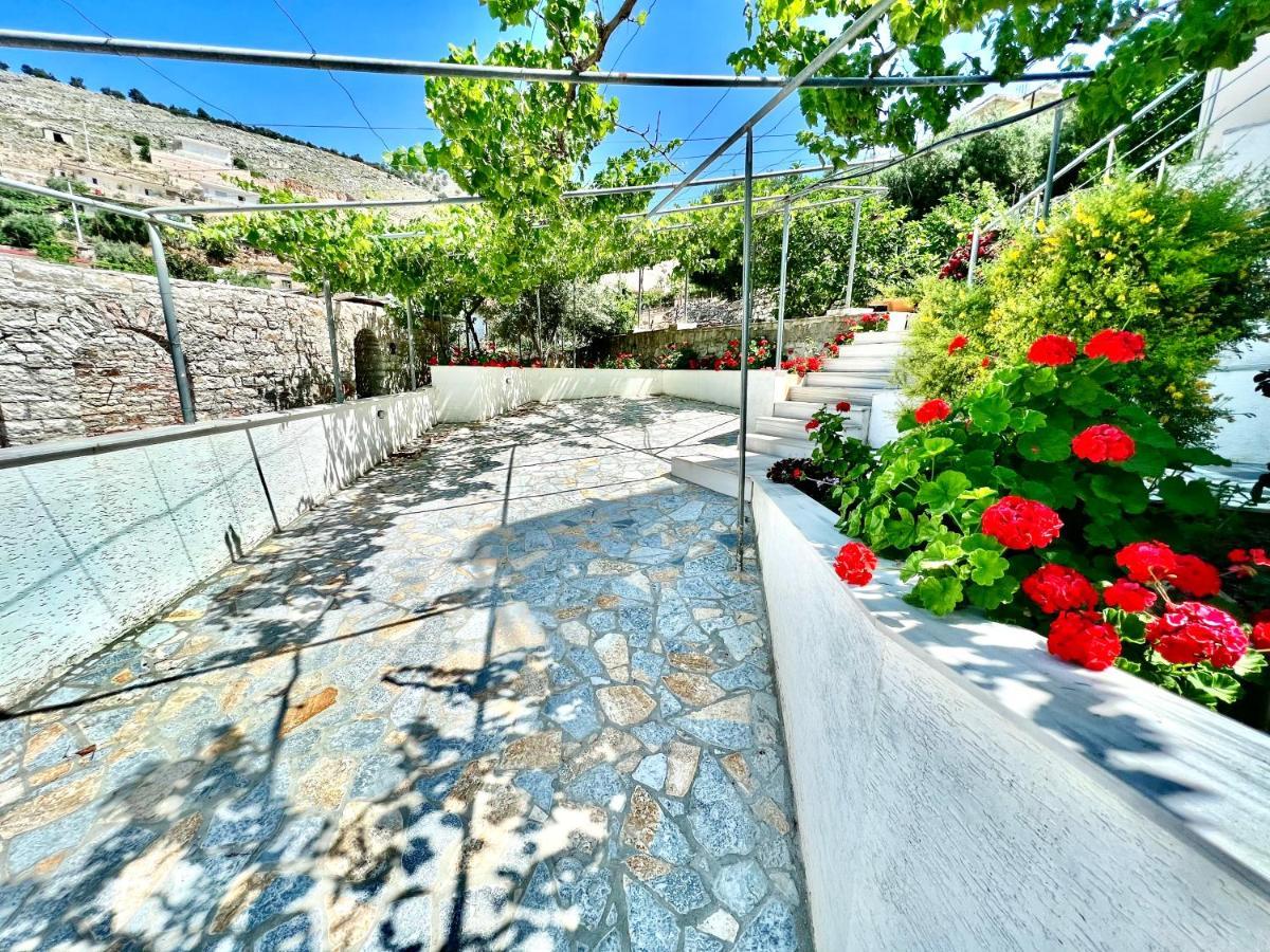 Apartmán Propery Under Renovation Sarandë Exteriér fotografie